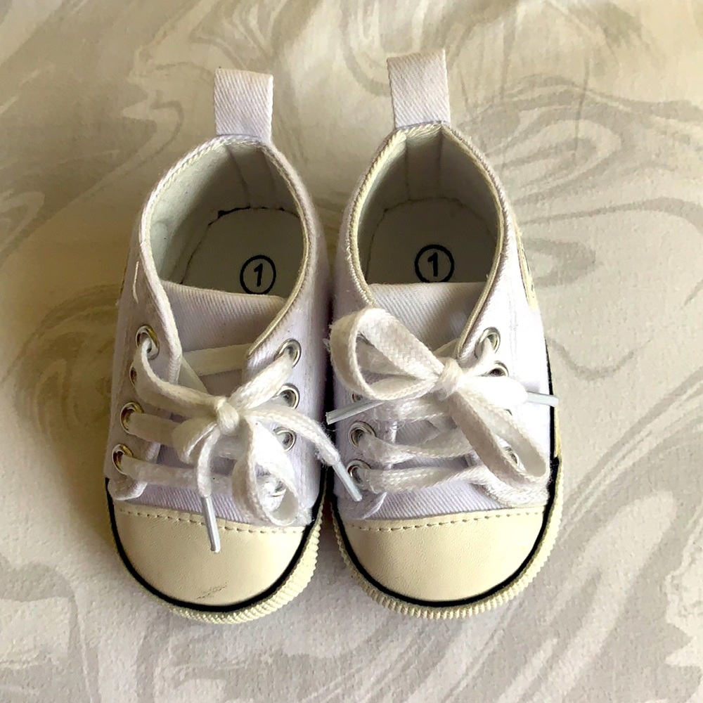 White Baby converse size 1